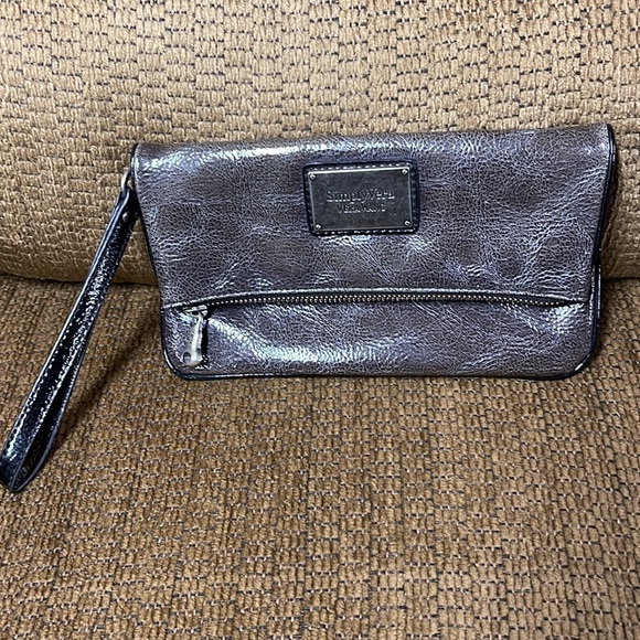 Simply Vera Vera Wang Faux Leather Wristlet Clutch Purse - Picture 1 of 13